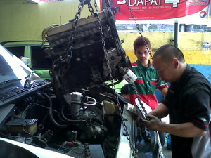 over houl mesin opel blazer